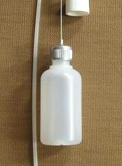 4-20.07 ポリ容器携帯30 ゴムキャップ、プラキャップ付　　30ml　